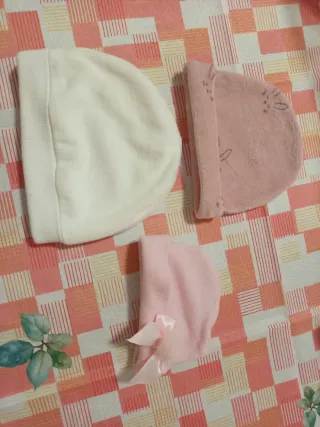 Lotto vestiti e accessori neonata 0/3 mesi