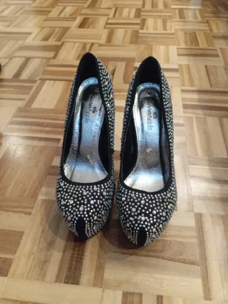 Zapatos de tacón Green Apple negros y plateados