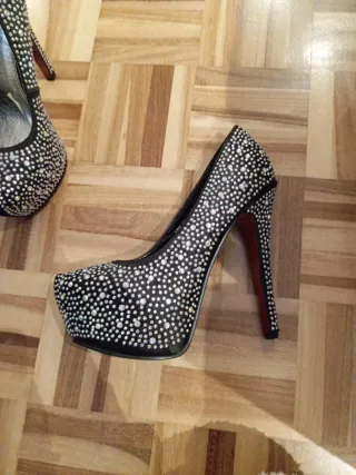 Zapatos de tacón Green Apple negros y plateados