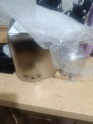 2 Dispensador Gel y 1 Calentador Manos