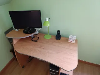 Escritorio de ordenador de madera