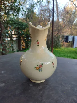 Jarrón de cerámica floral beige