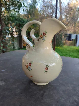 Jarrón de cerámica floral beige
