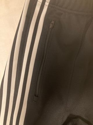 Pantalón Adidas Negro con Rayas Blancas