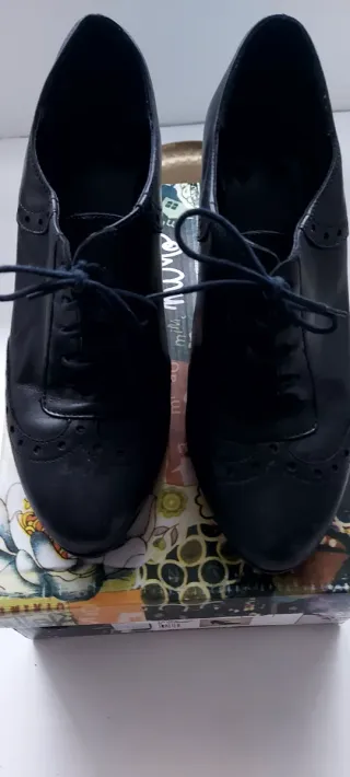 Zapatos de piel negros talla 37