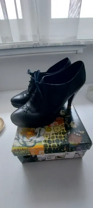 Zapatos de piel negros talla 37