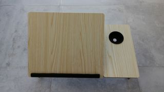 Mesita para sofá/cama de madera