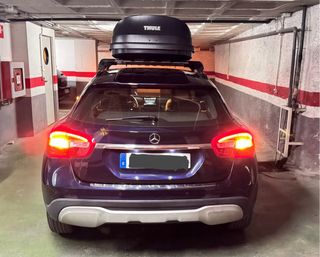 SUV Mercedes-Benz GLA 200D Azul con Techo Solar