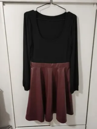 Vestido negro y burdeos