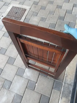 Sedia pieghevole in legno marrone