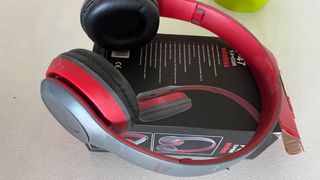 Cascos Inalámbricos P47 Bluetooth Rojos y Negros