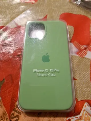 Funda iPhone 12/12 Pro Verde Claro Silicona