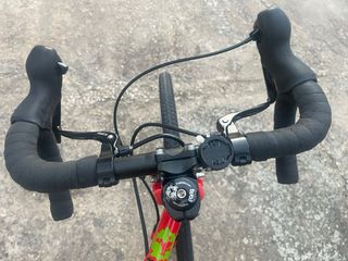 Bicicleta carretera roja niño