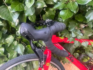 Bicicleta carretera roja niño