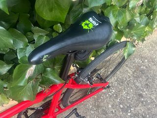 Bicicleta carretera roja niño