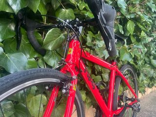 Bicicleta carretera roja niño