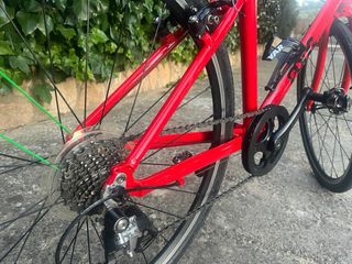 Bicicleta carretera roja niño