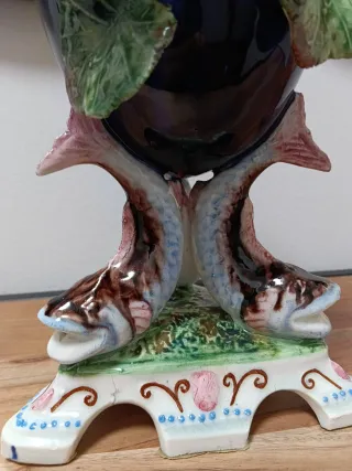 Jarrón antiguo de porcelana con flores