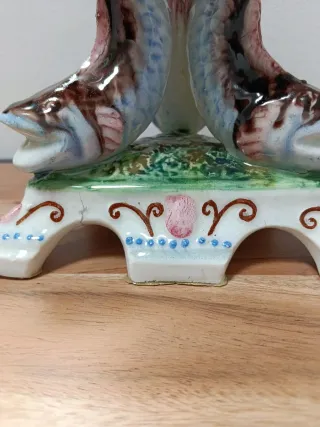 Jarrón antiguo de porcelana con flores