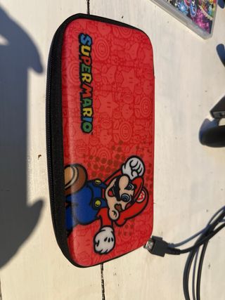 Nintendo Switch con gioco e accessori