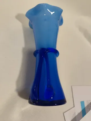 Jarrón de cristal azul degradado