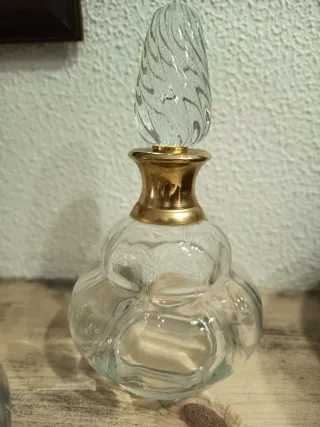 Conjunto de cristal con tapa dorada