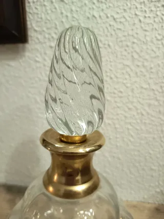 Conjunto de cristal con tapa dorada