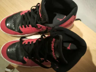 Botas Nike Jordan Rojas y Negras
