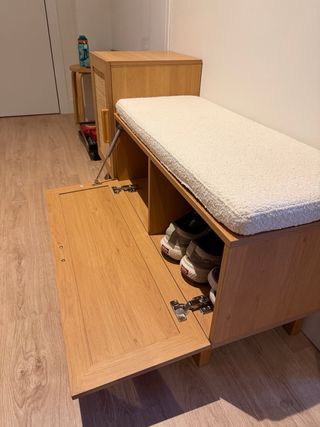 Mueble recibidor madera y ratán. Nuevo, sin tocar.