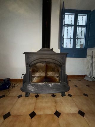 Chimenea de leña hierro fundido estilo clasico