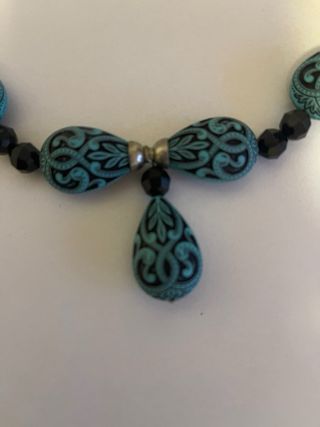 Conjunto pendientes y collar azul y negro