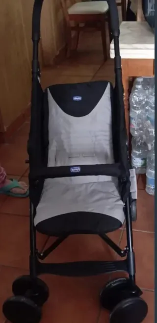 Sillita de paseo Chicco gris y negra  entrega mano