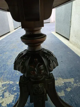 Mesa antigua de madera