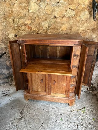 Mueble bar de madera