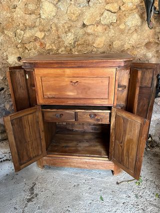 Mueble bar de madera