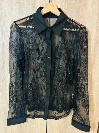 Blusa de encaje negra talla M