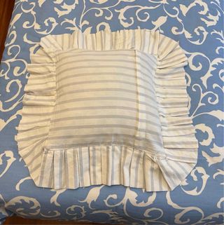 Funda de cojín Zara Home con volante