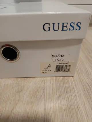 Zapatos de tacón Guess negros