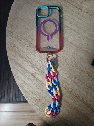 Funda iPhone 13 con colgador y adaptador