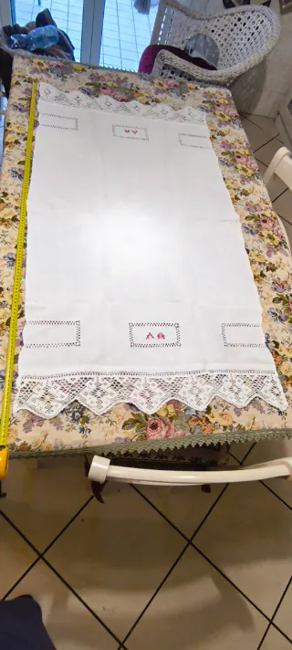 Antico Asciugamano 100% lino con pizzo e trina