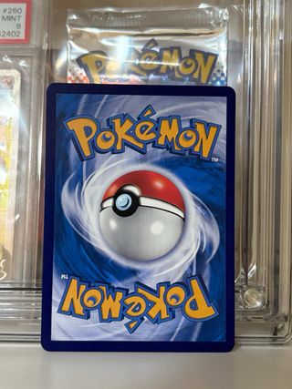 Beedrill V 136/131 SR Carta Pokémon