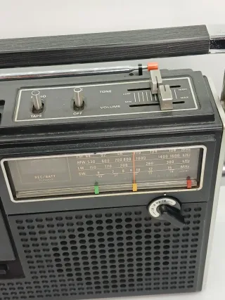 Radiocasete Sankyo STR-245 FM/MW/LW/SW