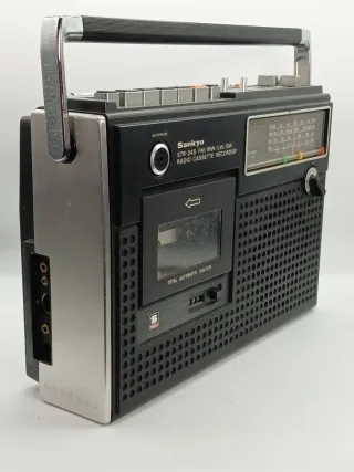 Radiocasete Sankyo STR-245 FM/MW/LW/SW