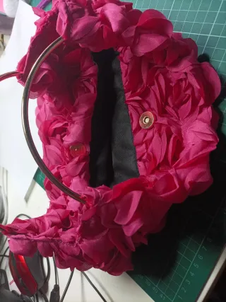 Bolso de fiesta rosa con aro dorado
