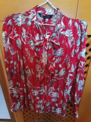Blusa Zara manga larga estampada