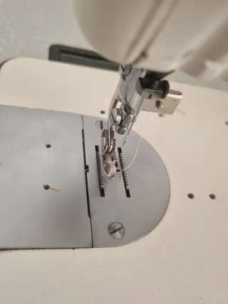 Máquina de coser Refrey industrial