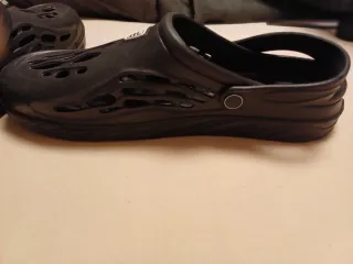 Sandalias negras hombre playa