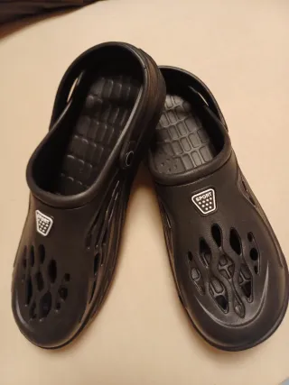 Sandalias negras hombre playa