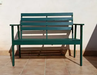 Conjunto mesa, banco y sillas de madera