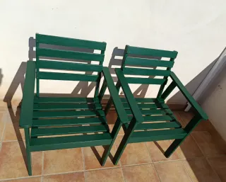 Conjunto mesa, banco y sillas de madera